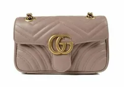 Стеганая мини-сумка Gucci GG Marmont бежевый