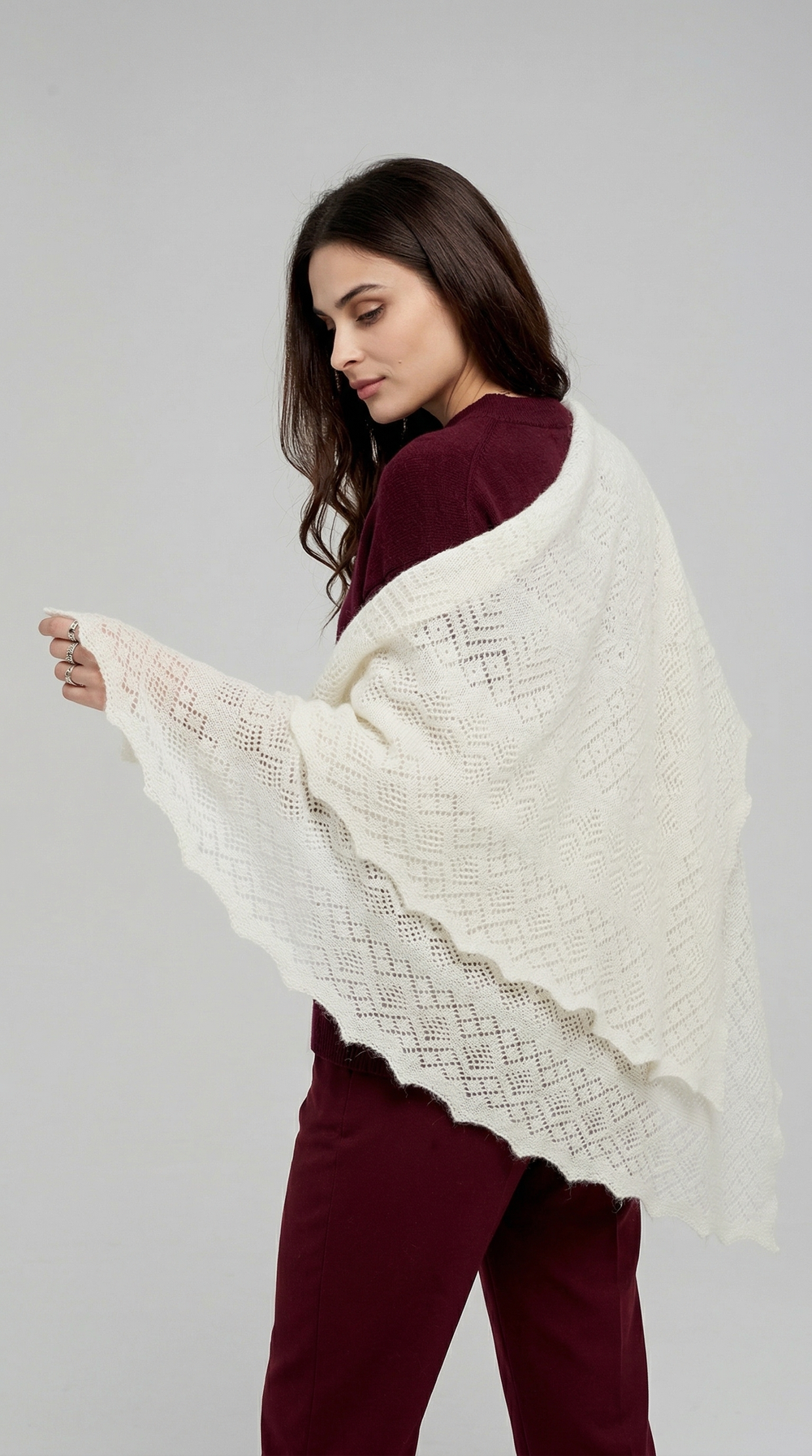 Оренбургский пуховый платок П4-110-02 экрю