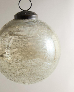 ZARA HOME ЕЛОЧНОЕ ИГРУШКА В ФОРМЕ ШАРА С ЭФФЕКТОМ ПОТРЕСКИВАНИЯ, СЕРЫЙ