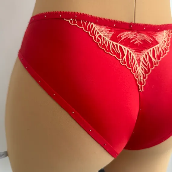 Атлас-стрейч красный