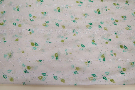 Батист вышивка белый в зеленый цветок