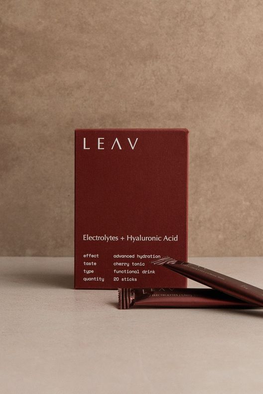 Напиток с электролитами и гиалуроновой кислотой ELECTROLYTES Cherry, 20 стика / LEAV