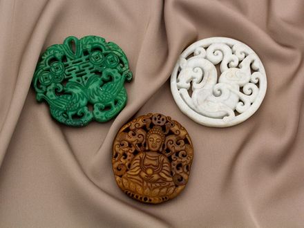 Подвеска резная из нефрита 70мм