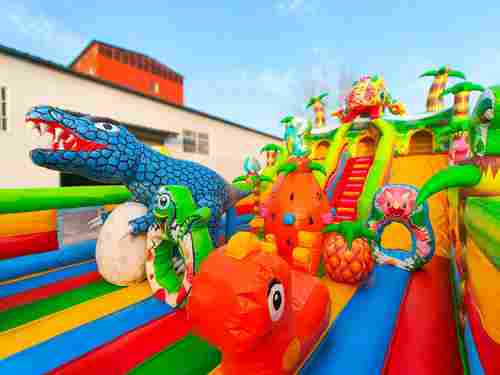 Коммерческий надувной батут «Хамелеон и динозавры Ультра 2» 12*6*6 м
