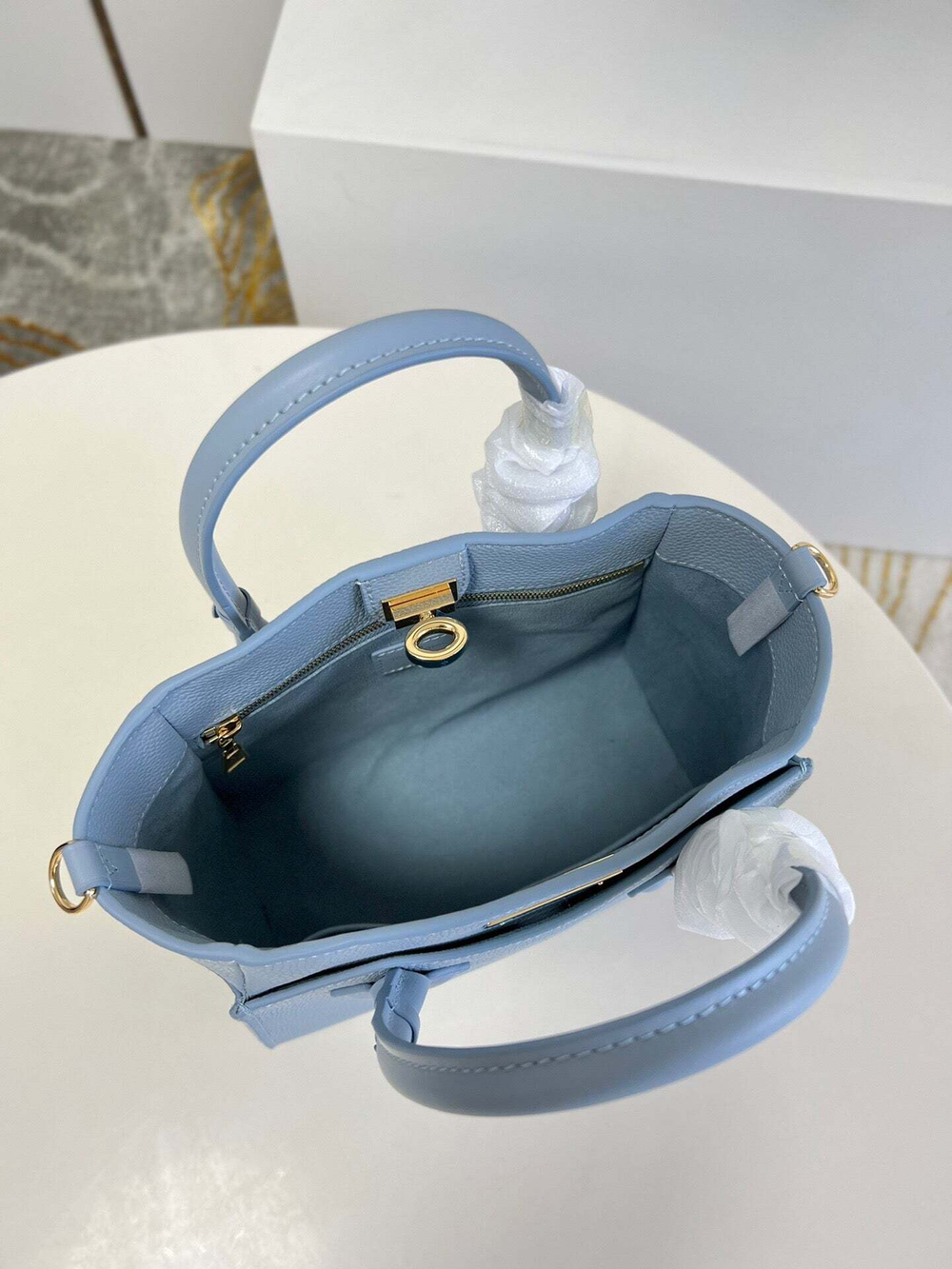 Louis Vuitton On My Side PM