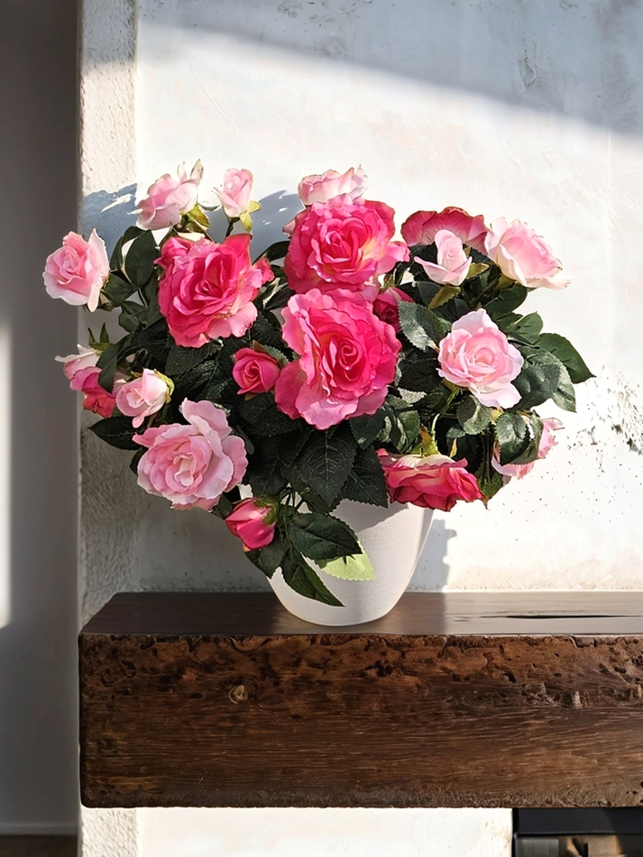 Искусственные цветы Розы малиново-розовые густые в белом кашпо