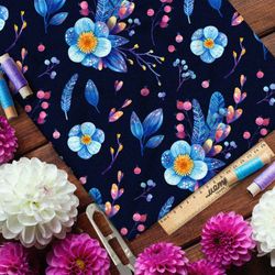 Ткань блэкаут крупные цветы и перья с брусникой на чёрном фоне