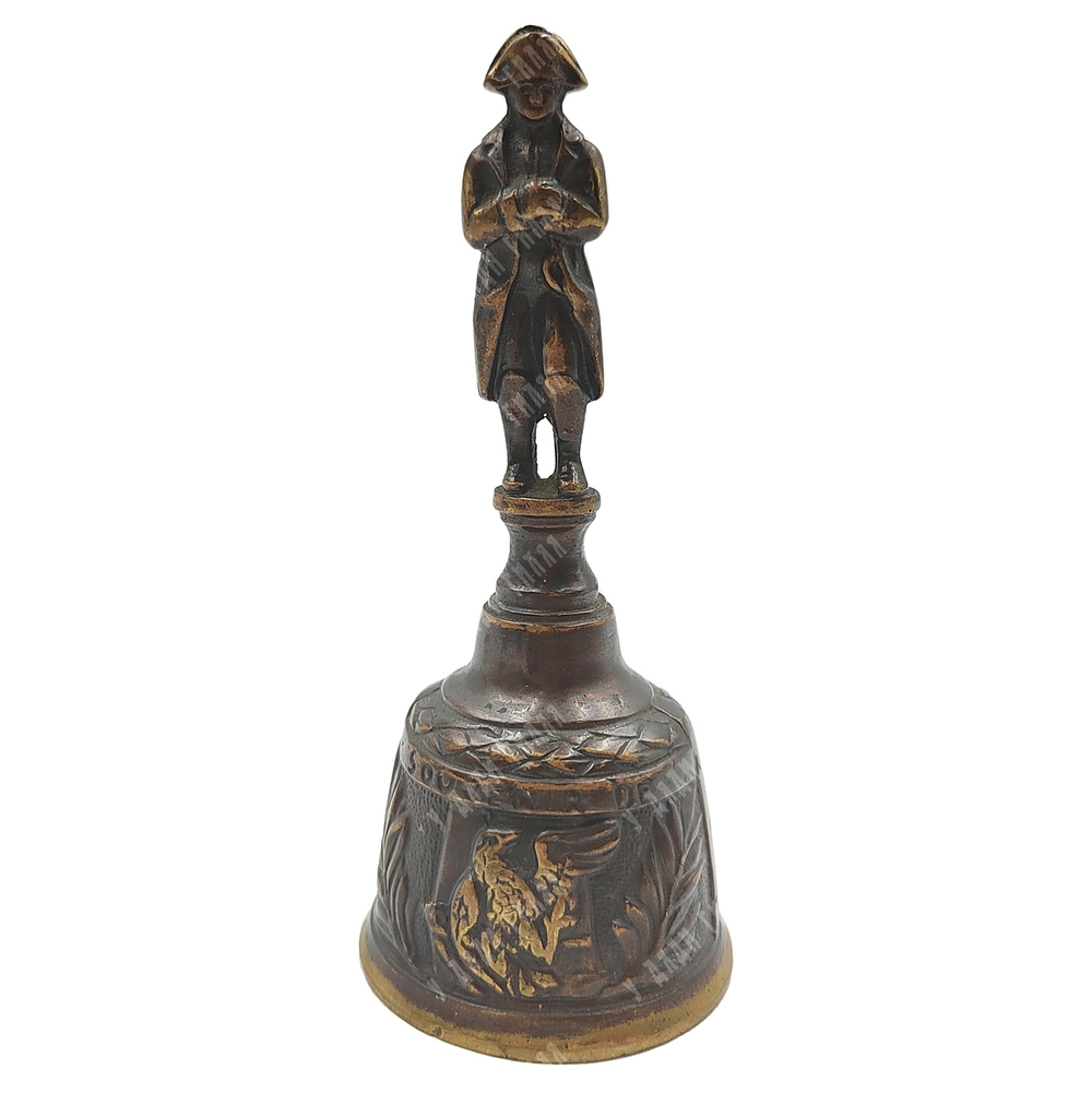[Сувенир из Ватерлоо] Настольный колокольчик c фигурой Наполеона Бонапарта. Бронза. 2-я пол. XIX в