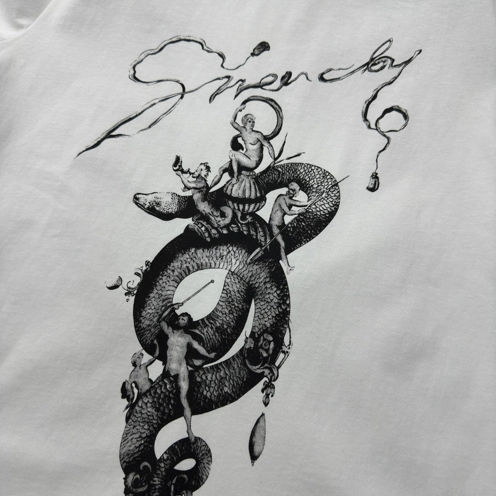 Футболка Givenchy