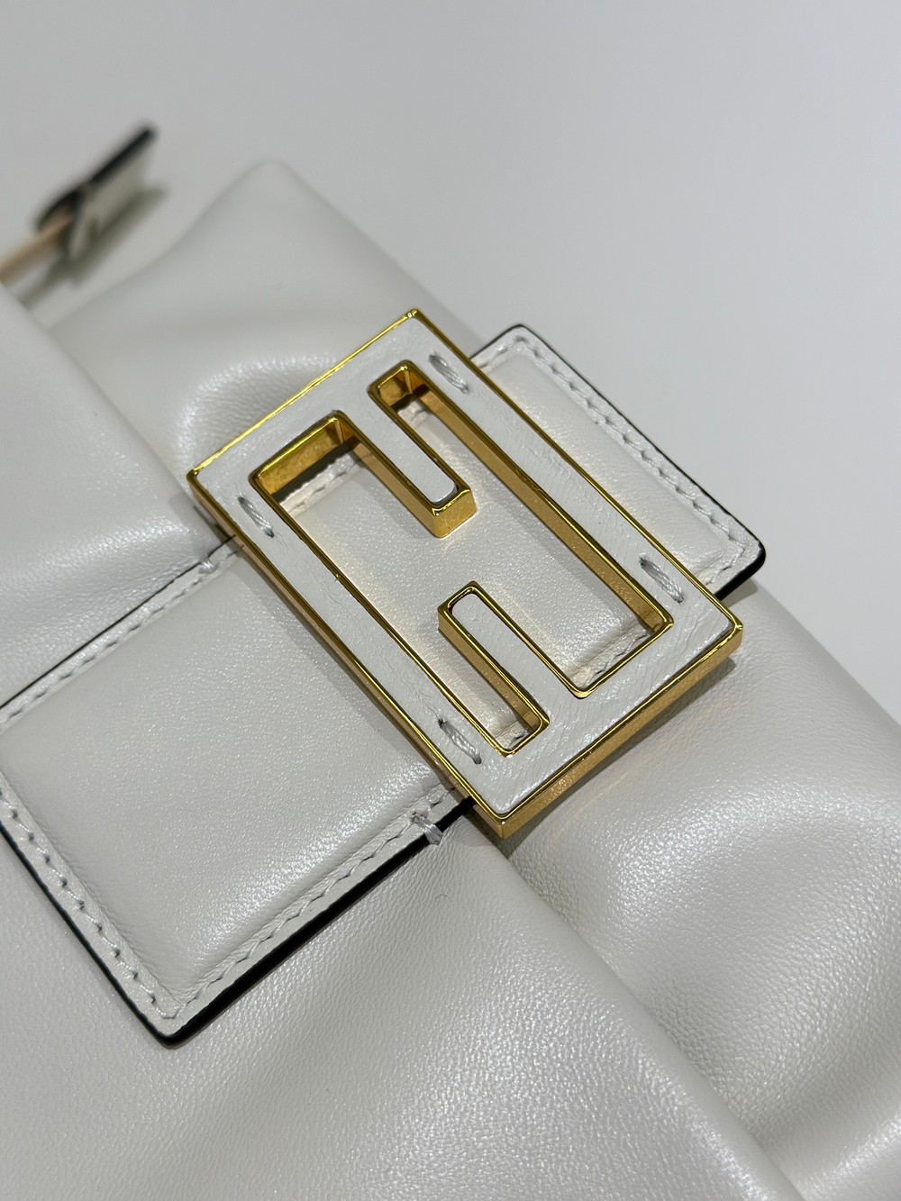 Fendi Small Mamma Baguette 16 cm