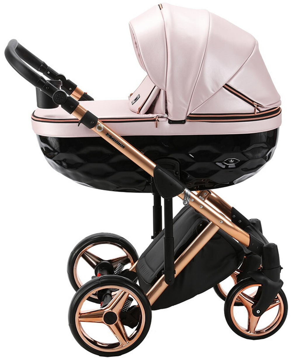 Детская коляска Adamex Chantal Special Edition Deluxe 3 в 1 C118 (СВ.РОЗ.ПЕРЛ.КОЖА МЕДН.РАМА)