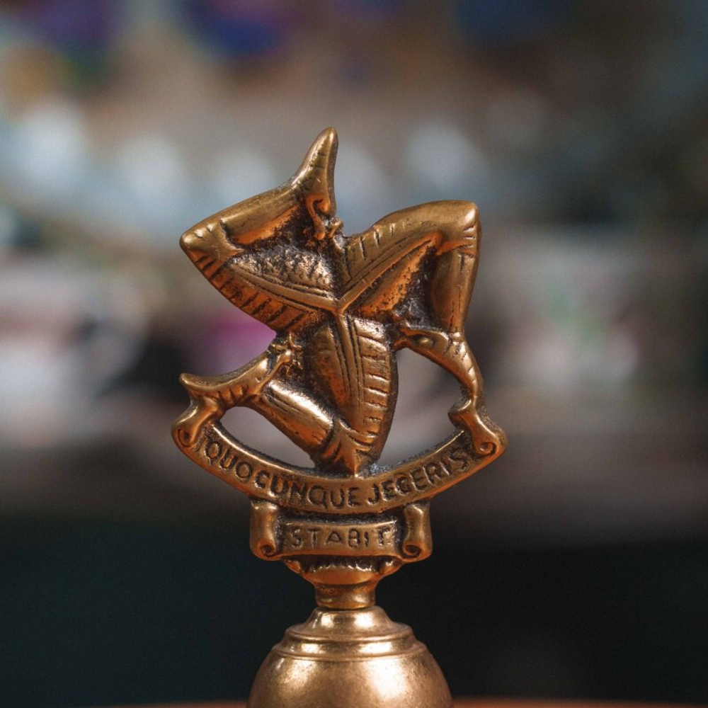 Латунный колокольчик с эмблемой острова Мэн «TRISKELION»