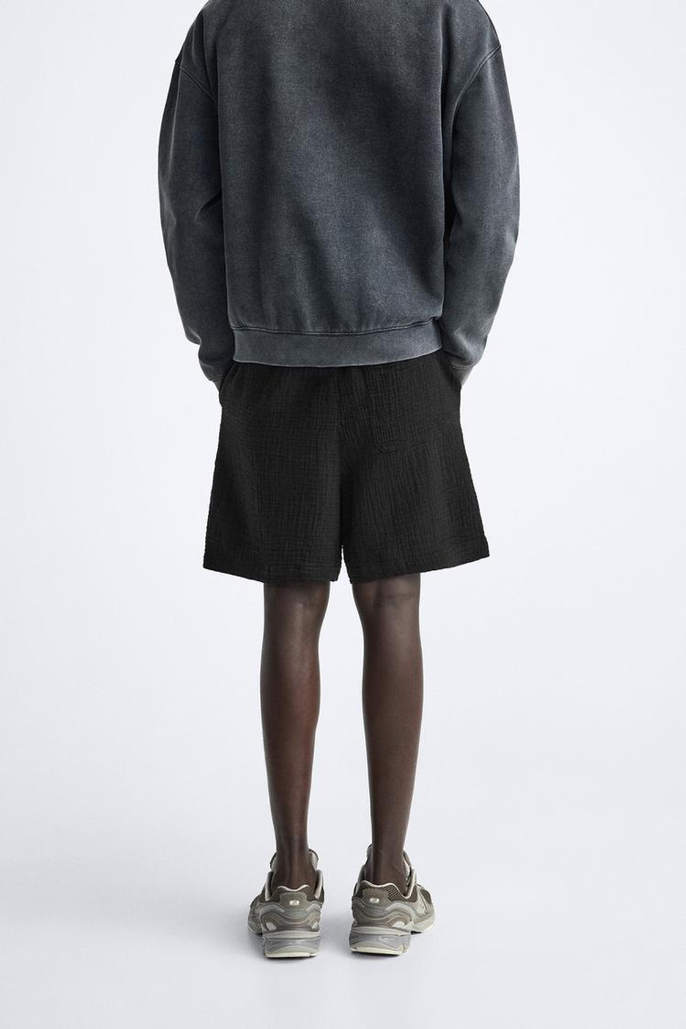 ZARA ШОРТЫ ИЗ ЖАТОЙ ТКАНИ, ЧЕРНЫЙ