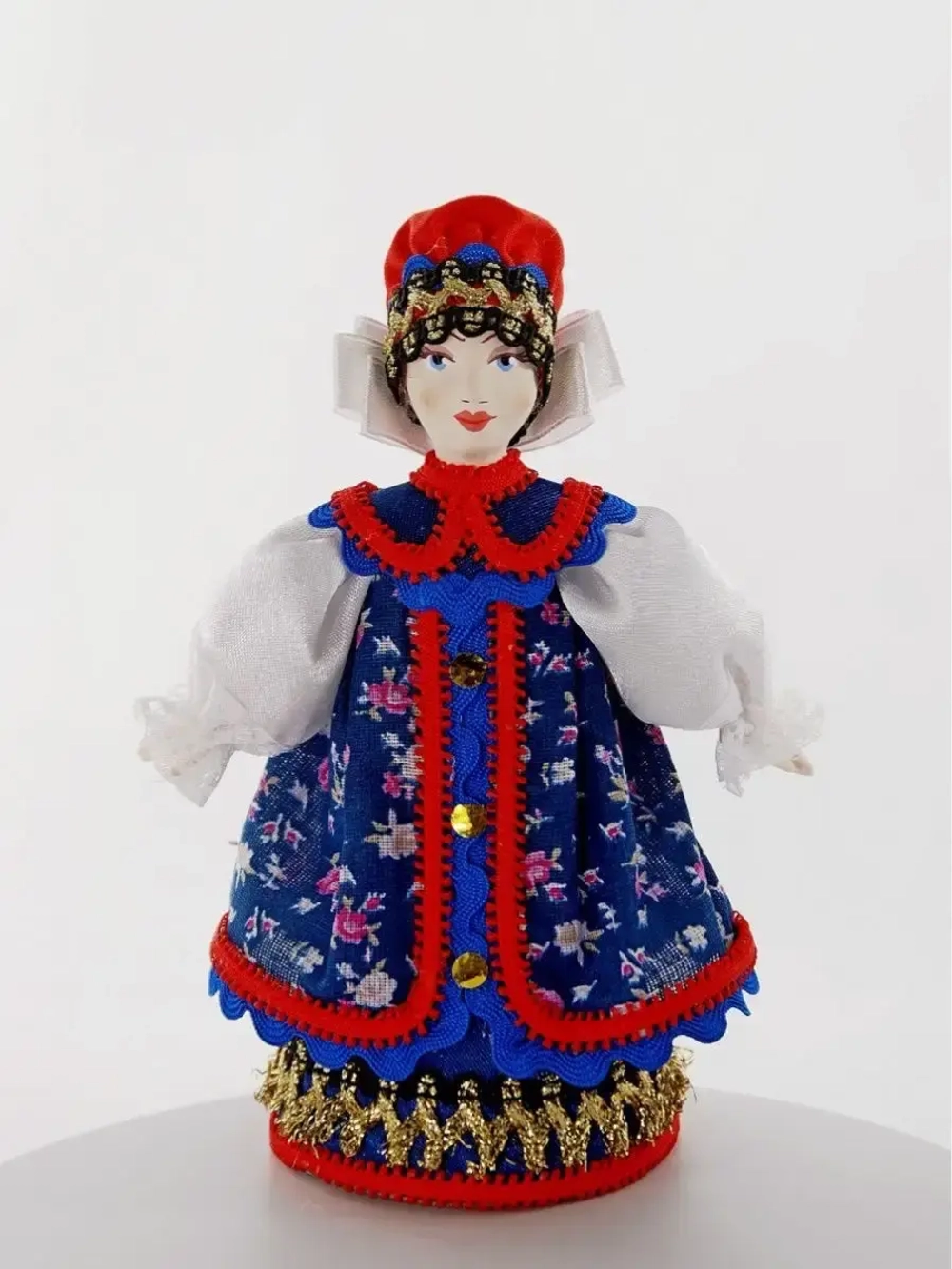 Кукла фарфоровая