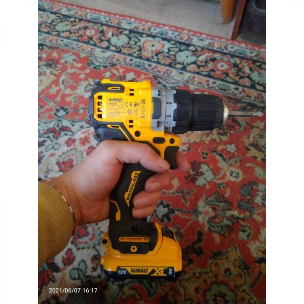 Дрель-шуруповерт бесщеточная аккумуляторная DeWalt DCD701D2-QW