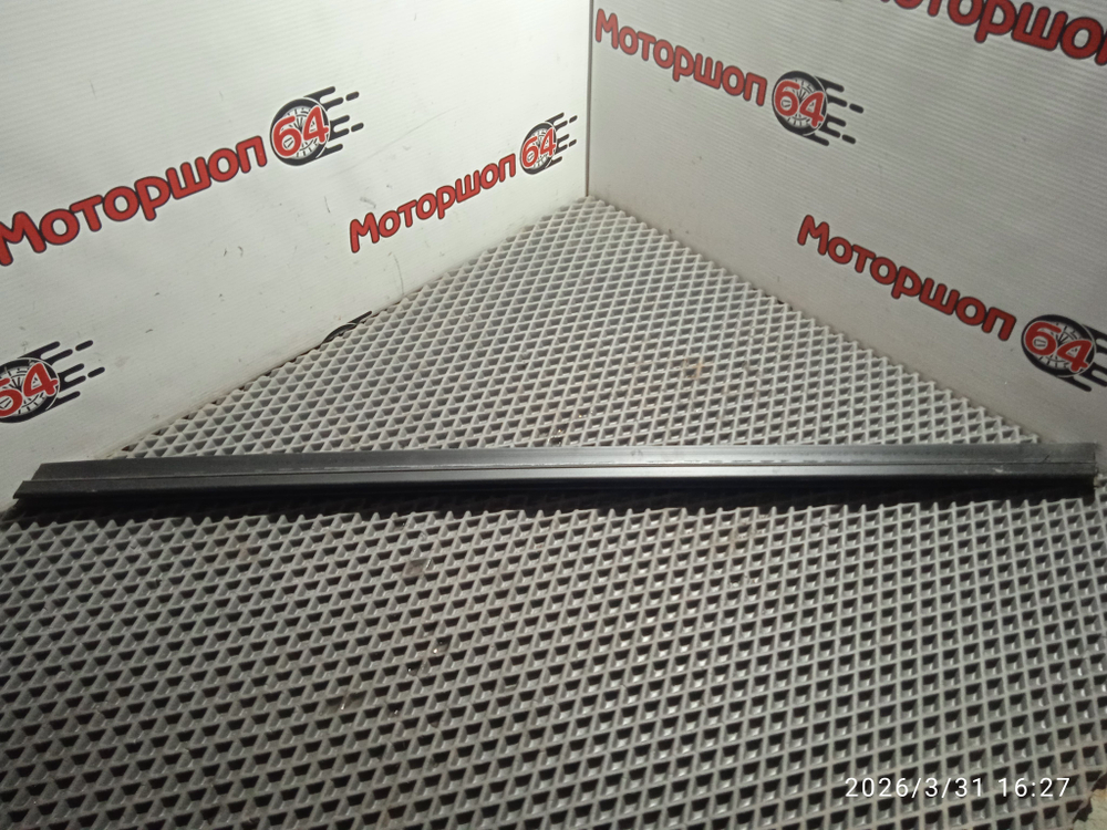 Уплотнитель стекла передней правой двери (бархотка) Шкода Октавия А5 1,4 BUD Б/У