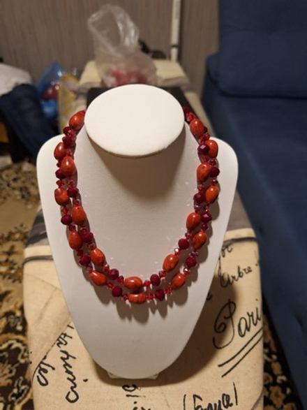 бусы.браслеты.кулоны.серьги.кольца.из гематита,бирюзы,сердолика,кошачий глаз,янтарь,розовый кварц,майорка,жемчуг,авантюрин,лунный камень,кораллы,гранат,яшма.оникс.шунгит,змеевик,малахит,агат,перламутр,тигровый глаз,лазурит,нефрит,гелиотис,чароит,опалы,,горный хрусталь,турмалины,хризалиты,цирконы,