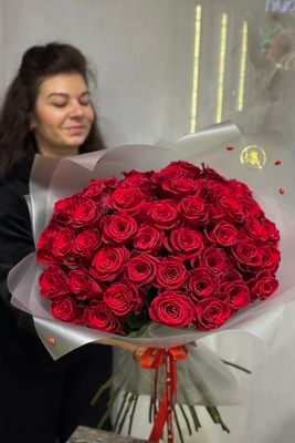 Большой букет из красных роз
