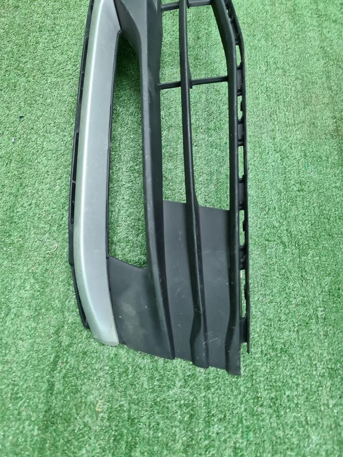 Накладка ПТФ правая BMW 5er G30 (2017-2020)