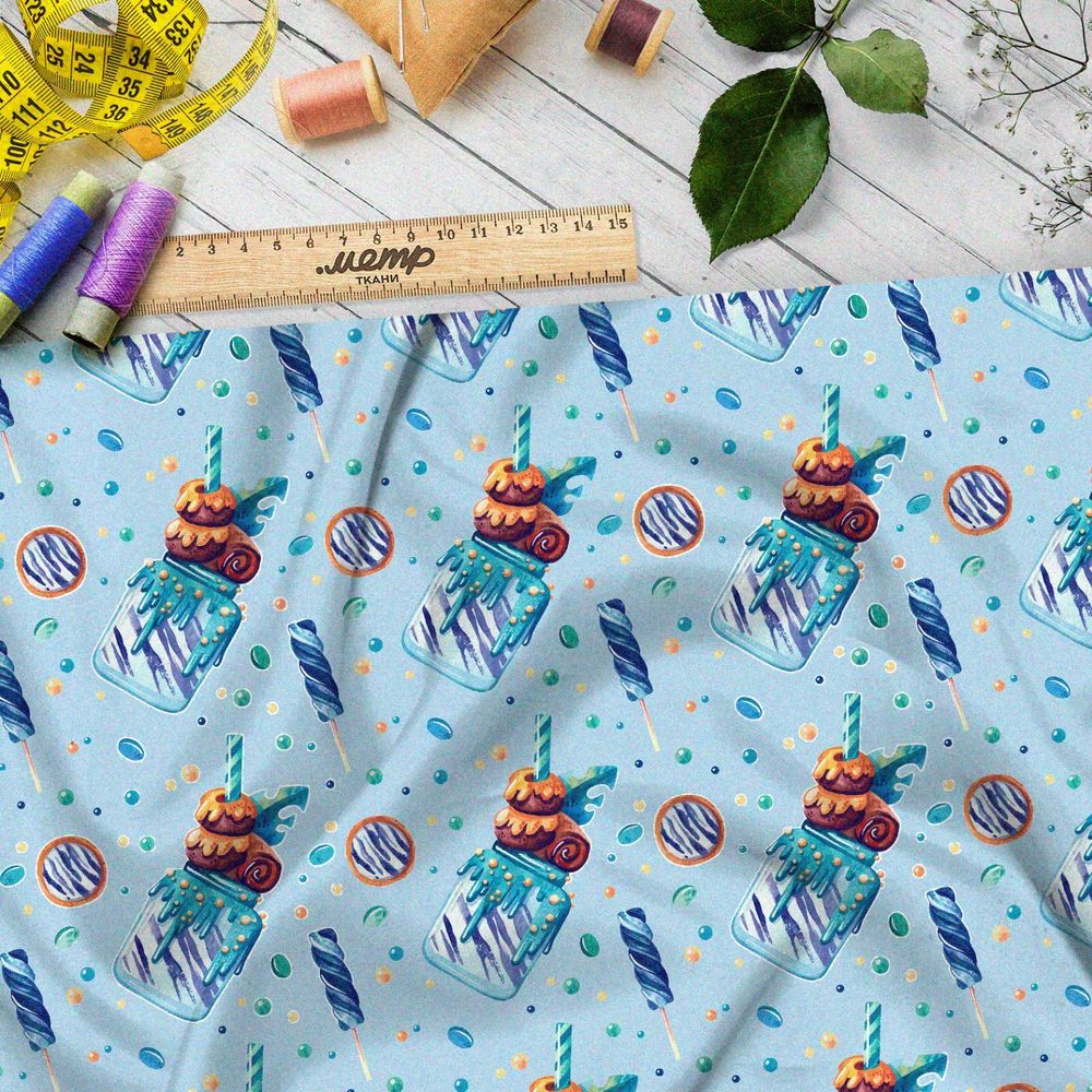 Ткань бифлекс коктейли с мороженым и сладким льдом на синем фоне