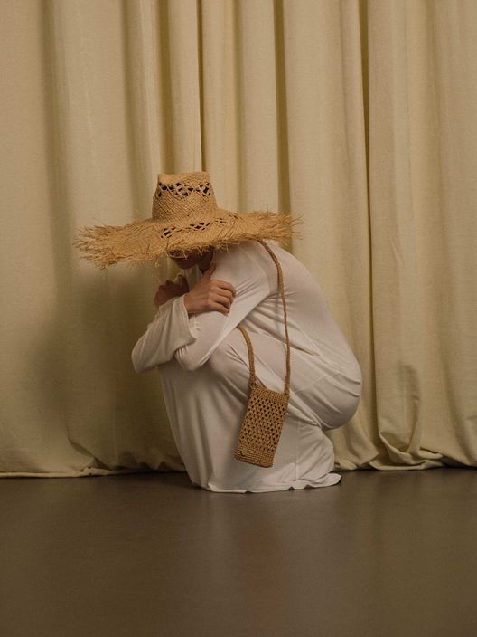 Федора из рафии с распущенными полями FF03 / MYARI