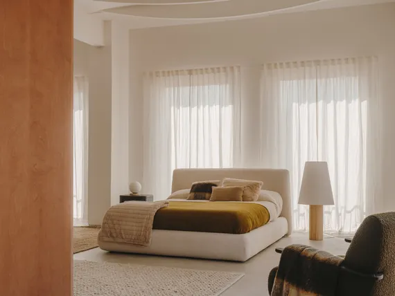 Кровать Martina со съемным чехлом из бежевого букле под матрас 180х200 см