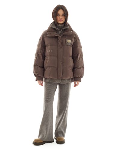 Коричневый пуховик с комбинированной рубашкой