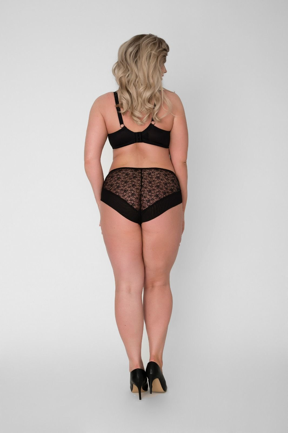 Бюстгальтер с мягкими чашками +size из гипюра и сетки (Размер: 95F) (Цвет: черный)