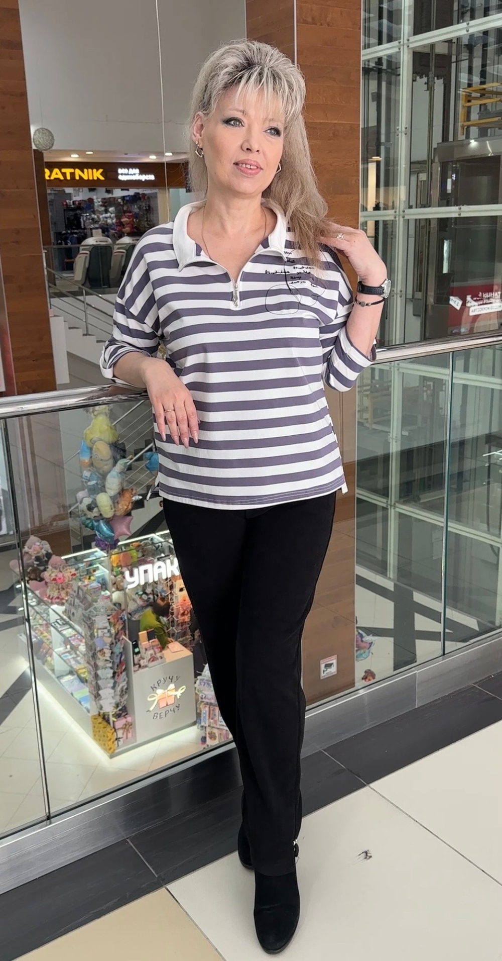 Черные зауженные брюки из микро вельвета