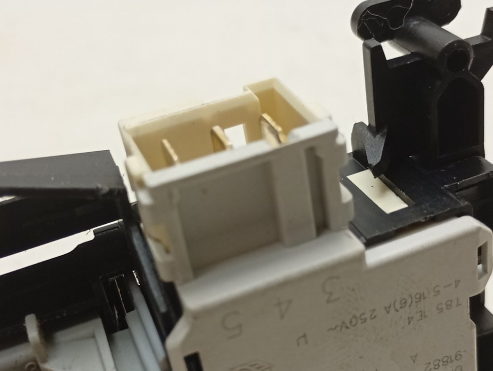 WE60S3 кт67 Блокировка люка для стиральной машины Gorenje DKS14 91882 б/у