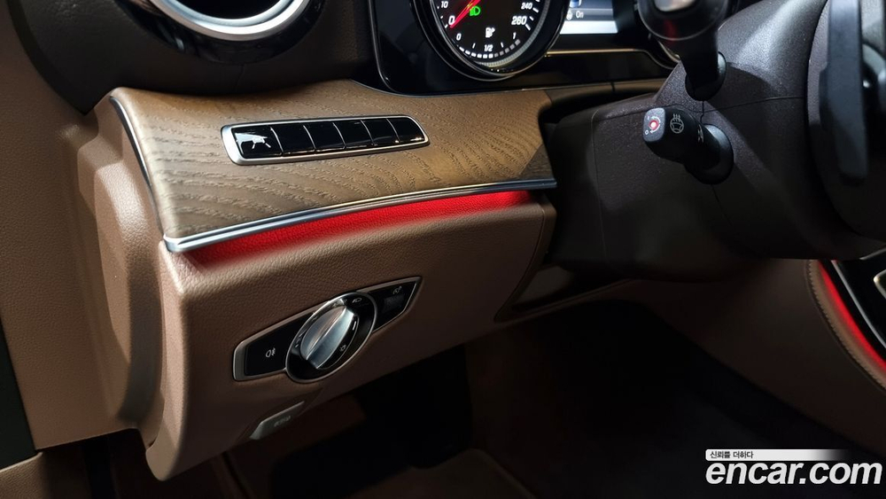 Mercedes-Benz E-Class W213 E220d Exclusive (10.2019)