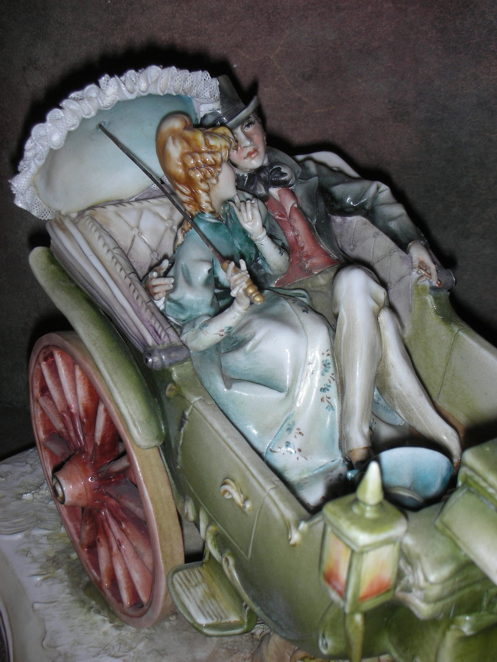 Статуэтка. Фарфор. Аллея влюблённых. Capodimonte. Италия
