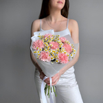 Розовый букет голландская ромашка и диантус