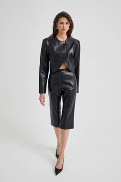 Укороченный жакет из экокожи