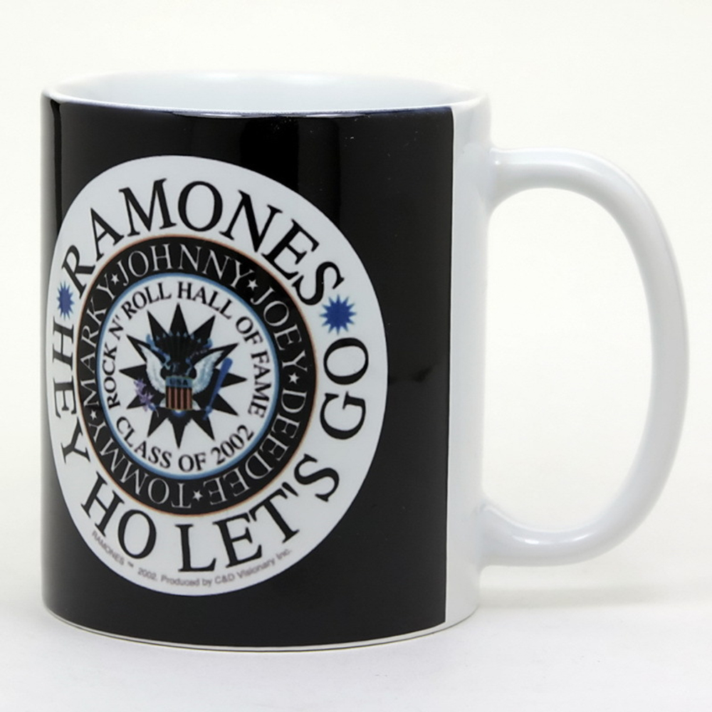 Кружка Ramones Hey Ho, Lets Go на чёрном фоне (378)