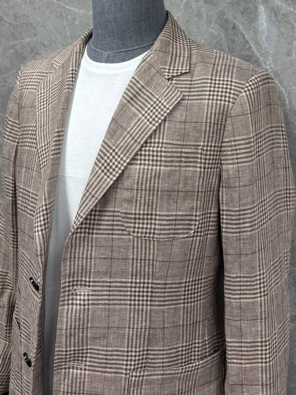 Льняной костюм Kiton