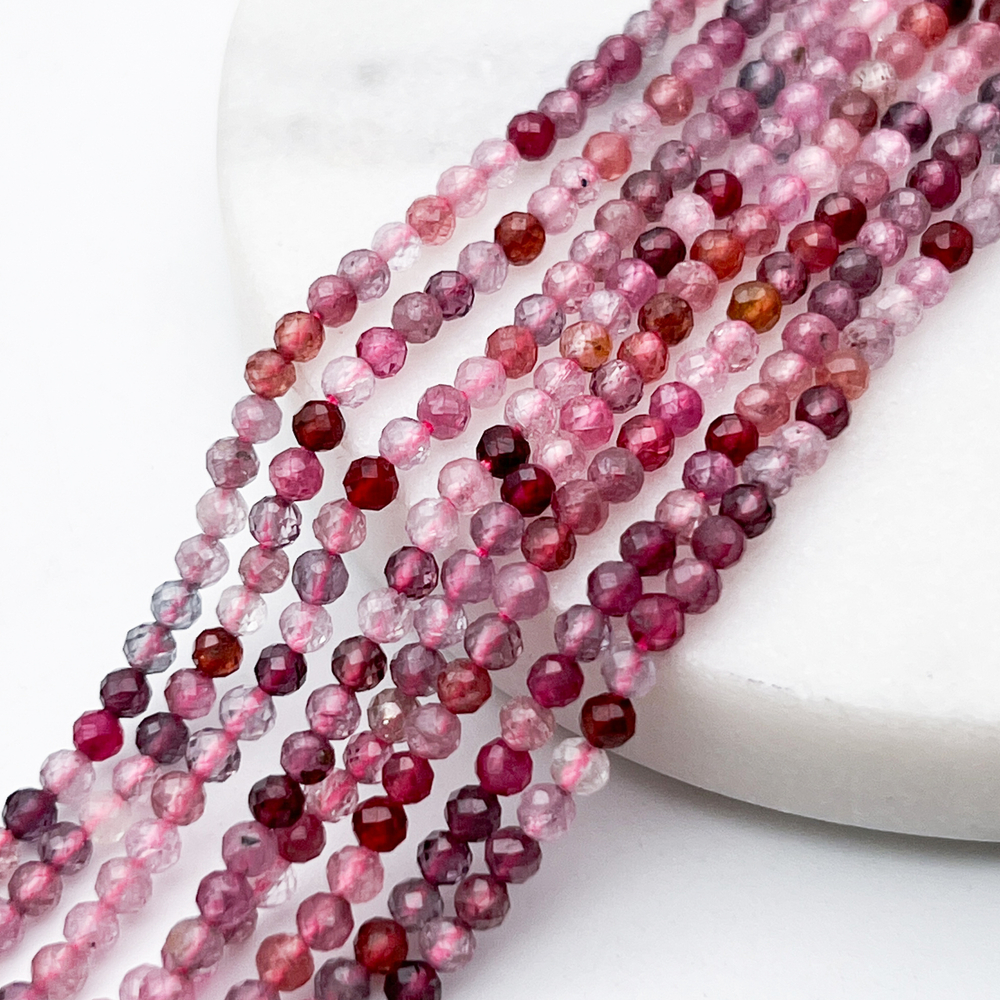 Шпинель граненая, бусины, диаметр около 3,1-3,2 мм, цена за отрезок 19 см (1/2 нити)