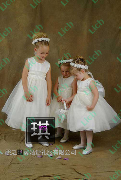 Платье с пышной юбкой, завышенной талией и бантом