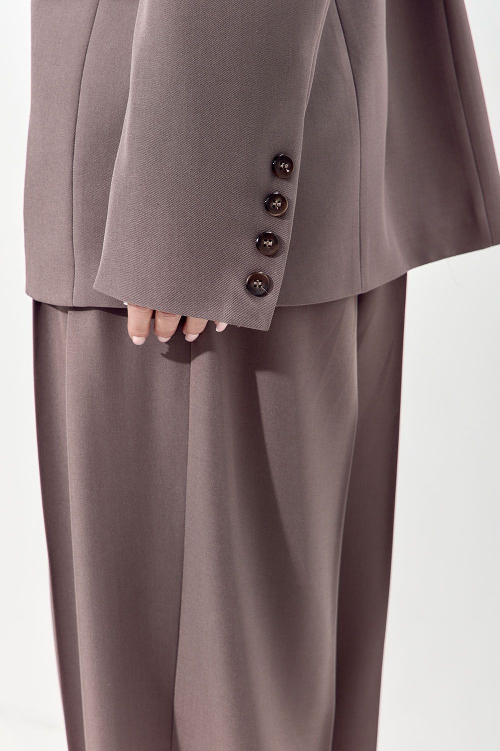 Приталенный пиджак "песочные часы" цвета тауп