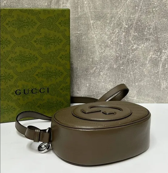 Сумка через плечо Gucci Blondie из кожи коричневый