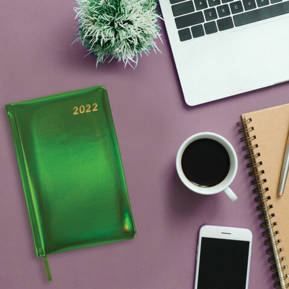 Ежедневник датированный 2022 А5 138x213 мм BRAUBERG "Holiday", "зеркальный кожзам", зеленый, 112750