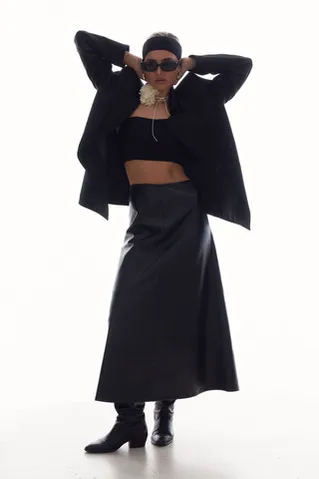 Юбка из экокожи черного цвета