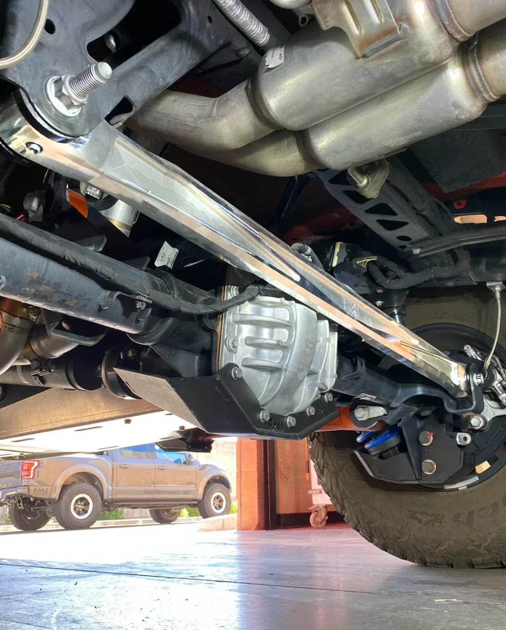 Стабилизирующая тяга из цельного алюминия с Ultra-Flex шарниром для Bronco Raptor 2022+ Форд Бронко Раптор