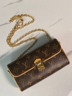 Клатч Louis Vuitton