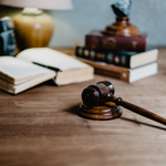 Деревянный молоток судьи (аукционный молоток) из древесины кедра. wg2