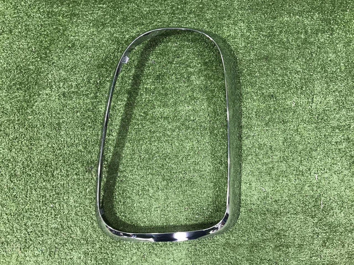 Накладка фонаря правая Mini Countryman F60 (16-23)