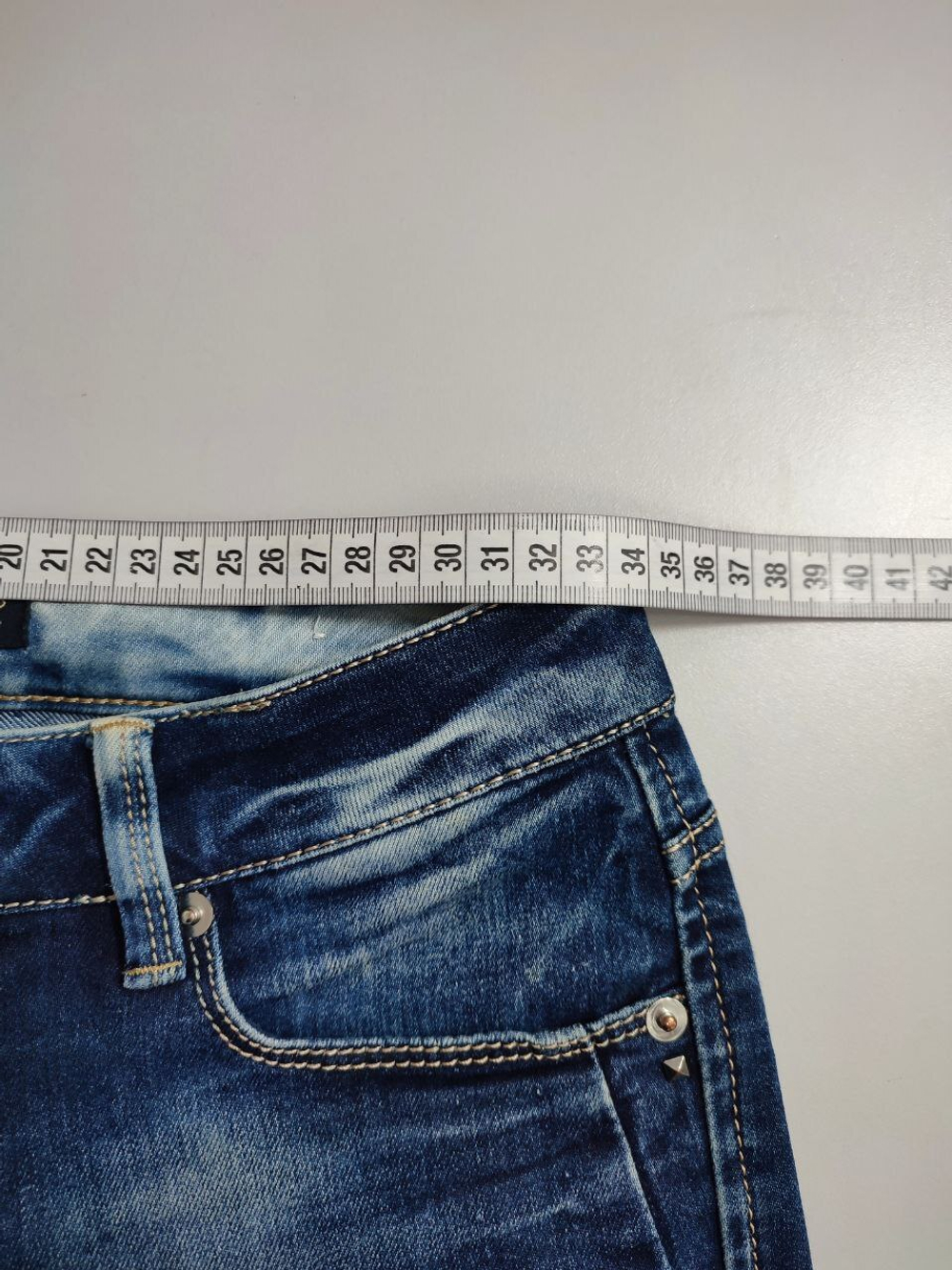 Джинсы Conver с потертостями 40 размер