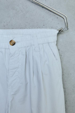 ZARA STORIESZ - ОДНОТОННЫЕ ШОРТЫ С ЗАЩИПАМИ, БЕЛЫЙ