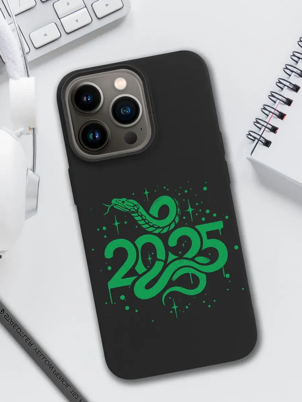 Чехол на iPhone 13 Pro новогодний