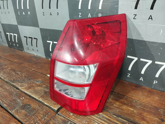 Фонарь задний правый Универсал Chrysler 300C Б/У Оригинал  4805966AH